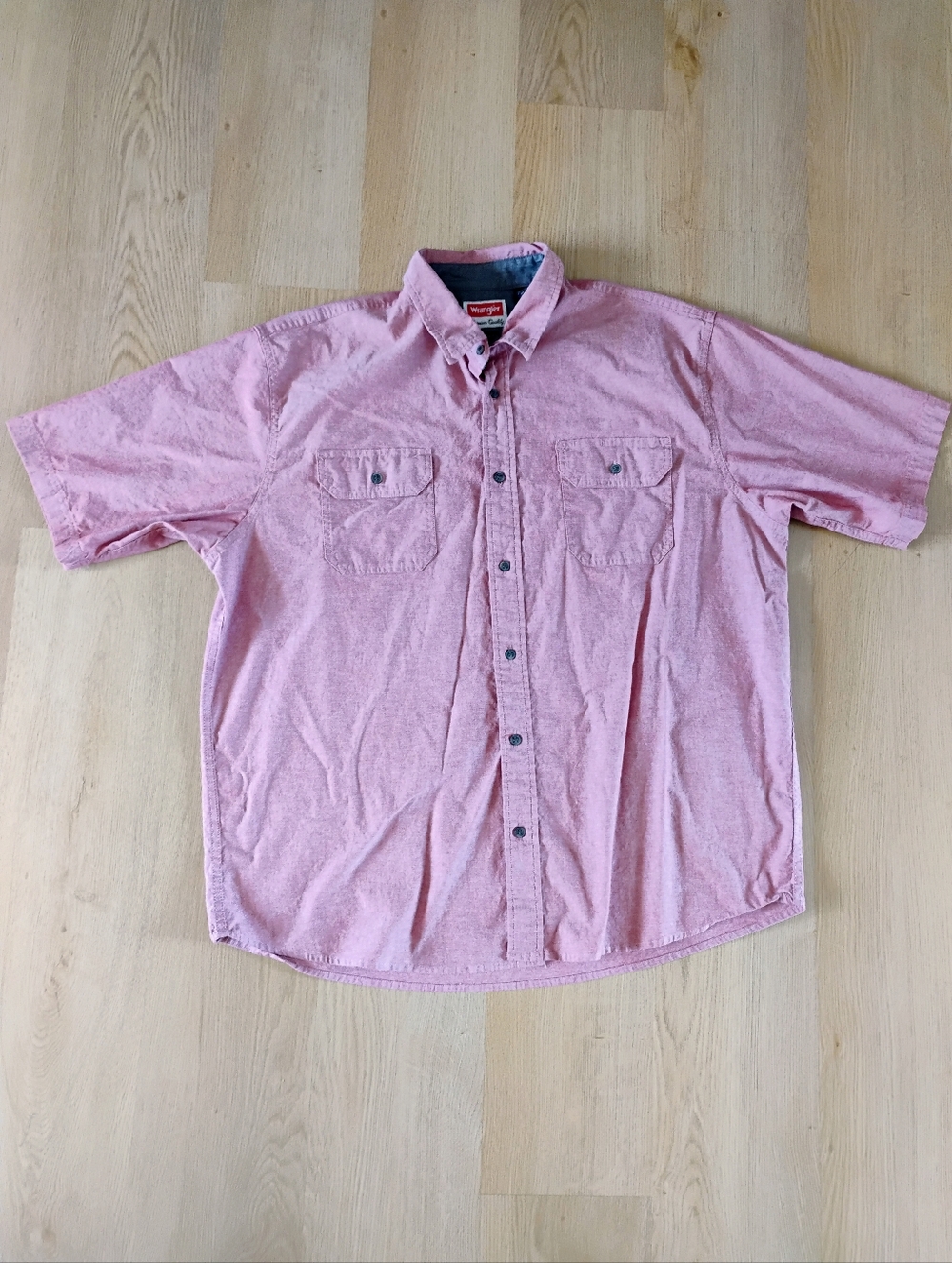 Wrangler Men’s Short Sleeve Button-Down Shirt in Red